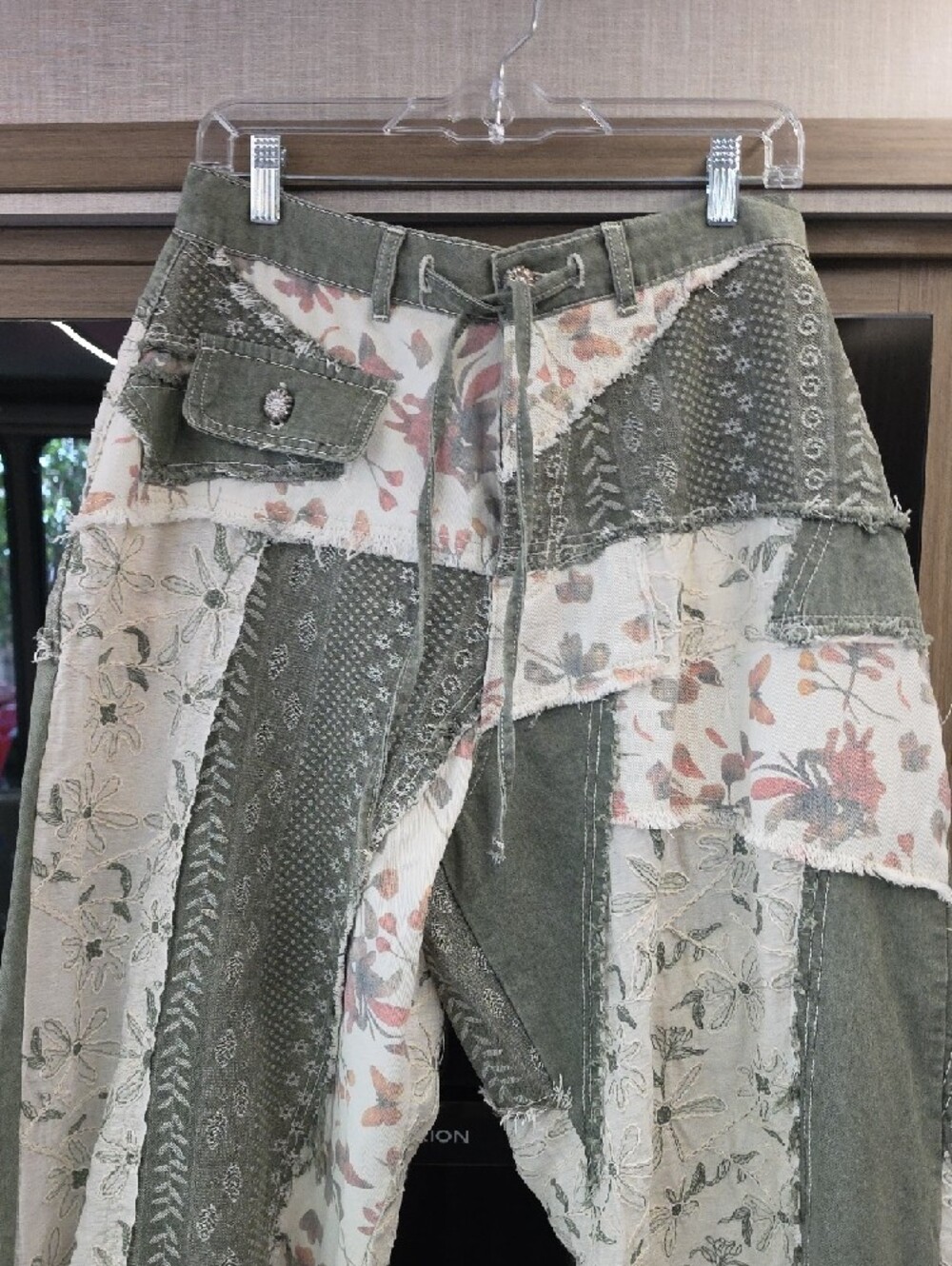 NWOT, POL PATCHWORK/EMBROIDERED COTTON PANTS)🌴 - Picture 2 of 16